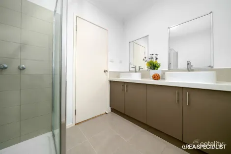 Property photo of 71 Tangemere Way Cranbourne East VIC 3977