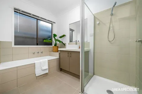 Property photo of 71 Tangemere Way Cranbourne East VIC 3977