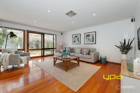 Property photo of 2 Villa Walk Werribee VIC 3030