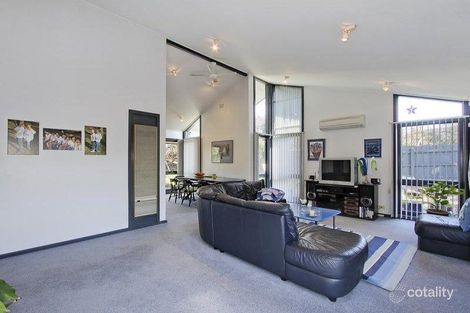 Property photo of 1 Woodpecker Pass Chirnside Park VIC 3116