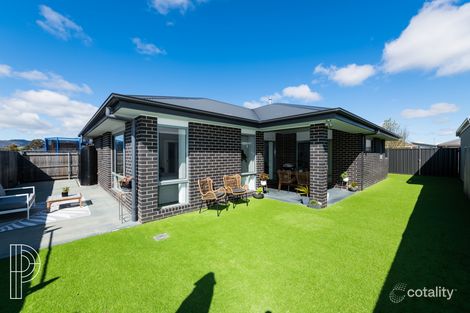 Property photo of 17 Helen Circuit Googong NSW 2620