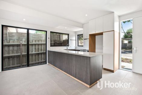 2a Wallace Ave, Dandenong, VIC 3175