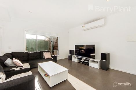 Property photo of 2/31 Leslie Street St Albans VIC 3021