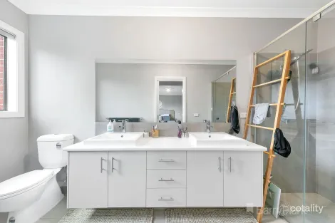 Property photo of 3 Elmside Avenue Warragul VIC 3820