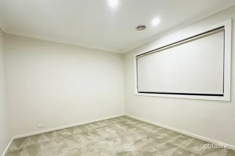 Property photo of 13 Rochester Drive Mickleham VIC 3064