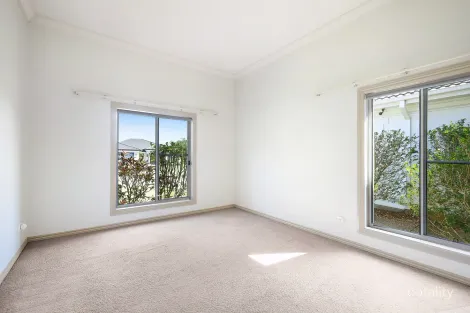 Property photo of 37 John Dalley Drive Helensvale QLD 4212