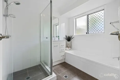 Property photo of 4 Kildare Drive Banora Point NSW 2486