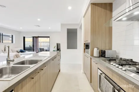 Property photo of 2 Ballina Crescent Donnybrook VIC 3064