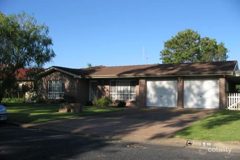 18 Flora Pde, Tuncurry, NSW 2428