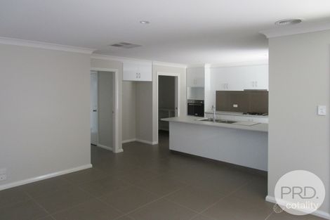 Property photo of 2/12 Paradise Drive Gobbagombalin NSW 2650