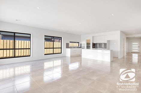 Property photo of 5 Bonang Road Werribee VIC 3030