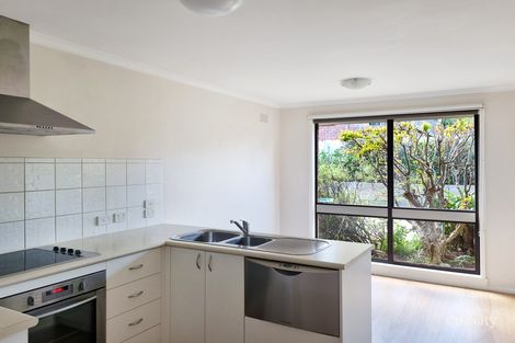 1/2 Duggan Ct, Highton, VIC 3216