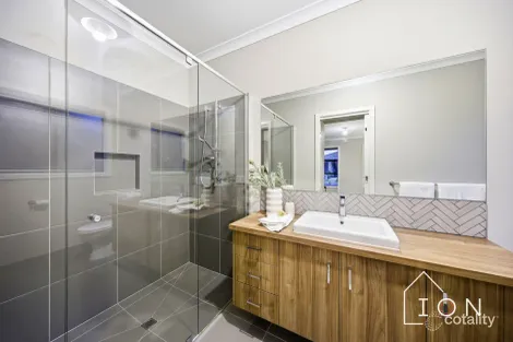 Property photo of 19 Kiwi Crescent Cranbourne South VIC 3977