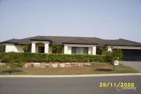 Property photo of 4 Winster Close Sinnamon Park QLD 4073