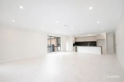 Property photo of 12 Polo Crescent Girraween NSW 2145