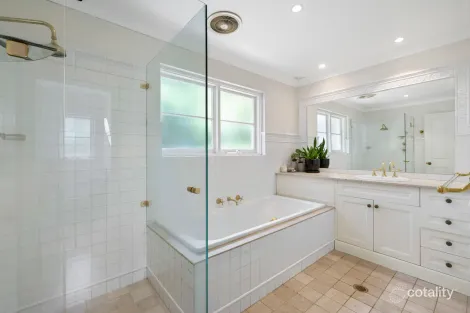 Property photo of 8 Bimburra Avenue St Ives NSW 2075