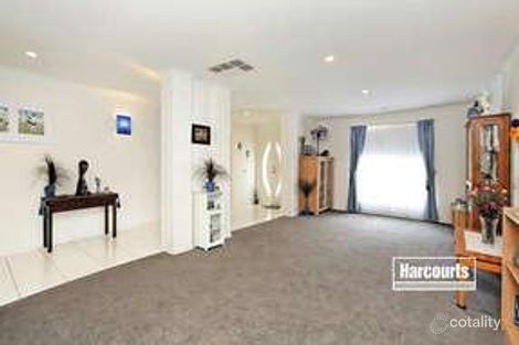 Property photo of 8 Radiata Circuit Pakenham VIC 3810
