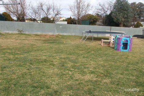 Property photo of 17 Cook Crescent Young NSW 2594