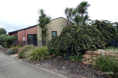 Property photo of 1 Rushbrook Close Horsham VIC 3400