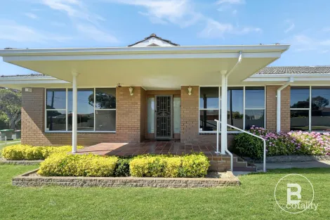 19 Malmesbury St, Wendouree, VIC 3355