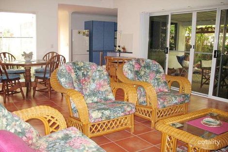 Property photo of 2 Bonaire Court Parrearra QLD 4575