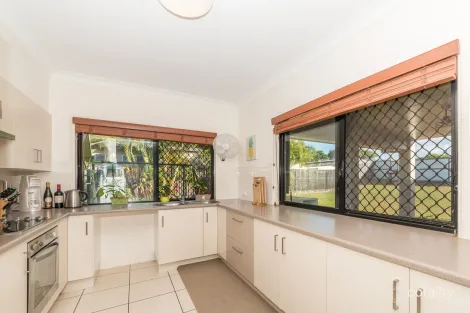 Property photo of 21 Anchorage Circuit Bushland Beach QLD 4818