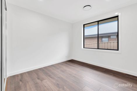 Property photo of 143 Hampshire Boulevard Spring Farm NSW 2570