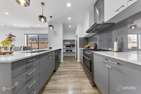 Property photo of 3 Catisfield Circuit Donnybrook VIC 3064