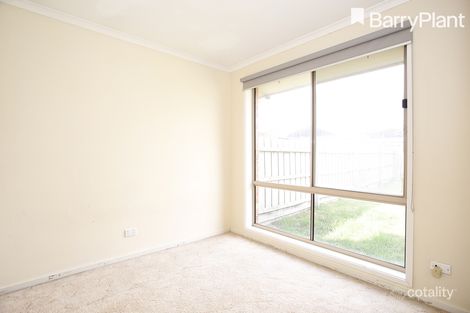 Property photo of 9 Iris Close Cranbourne North VIC 3977