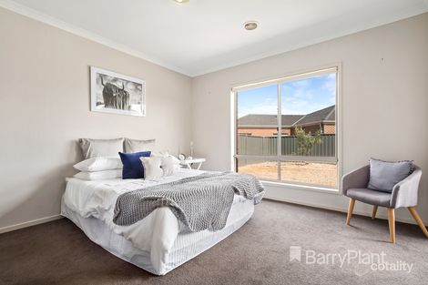 Property photo of 14 Springwood Terrace Manor Lakes VIC 3024