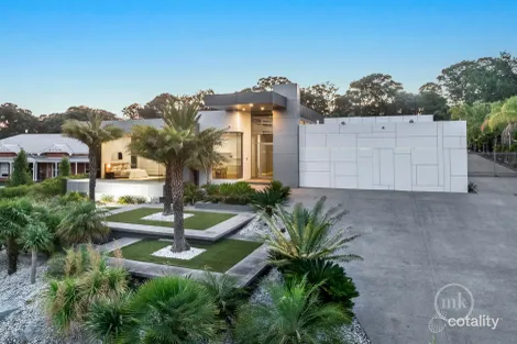 Property photo of 8 Schichmann Court Yarrambat VIC 3091