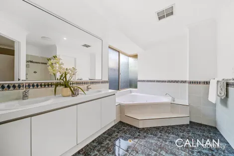 Property photo of 11 Smokewood Place Leeming WA 6149