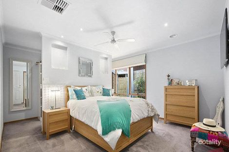 Property photo of 86 Oakgrove Drive Narre Warren South VIC 3805