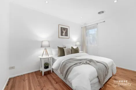 Property photo of 12 Broderick Road Carrum Downs VIC 3201