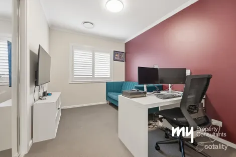 Property photo of 4 McGregor Way Spring Farm NSW 2570