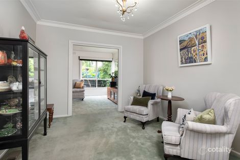 Property photo of 1 Lyndhurst Crescent Box Hill North VIC 3129