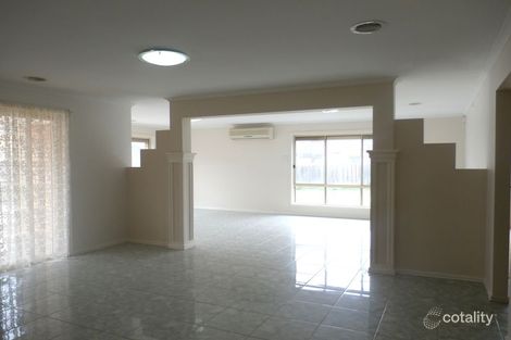 Property photo of 7 Illawarra Circuit Taylors Hill VIC 3037