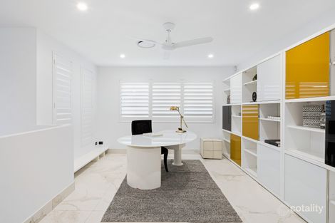 Property photo of 8087 Riverside Drive Hope Island QLD 4212