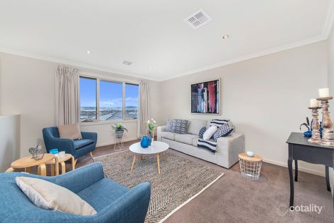 Property photo of 17 Beanland Street Casey ACT 2913