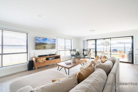 Property photo of 12 Fairleigh Place Kelso NSW 2795