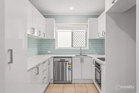 Property photo of 3/376 Marine Parade Labrador QLD 4215