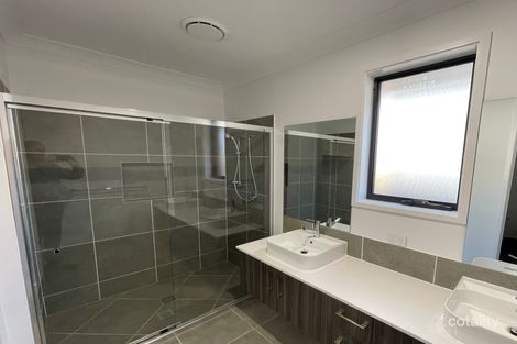 Property photo of 10 Cressbrook Circuit Deebing Heights QLD 4306