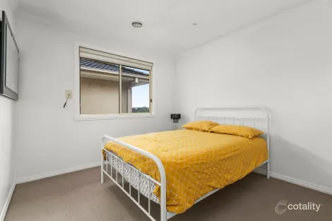 Property photo of 18 McNicol Close Meadow Heights VIC 3048