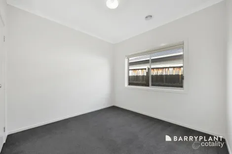 Property photo of 24 Aylesbury Boulevard Doreen VIC 3754