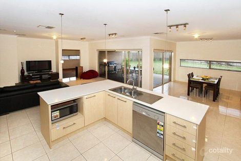 Property photo of 2 Strathallan Grove Craigieburn VIC 3064