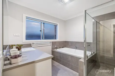 Property photo of 5 Adriatic Circuit Clyde VIC 3978