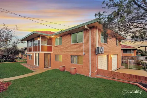 1 Mourilyan St, Mansfield, QLD 4122