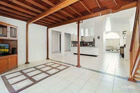 Property photo of 4 Maidenhead Court Oxenford QLD 4210