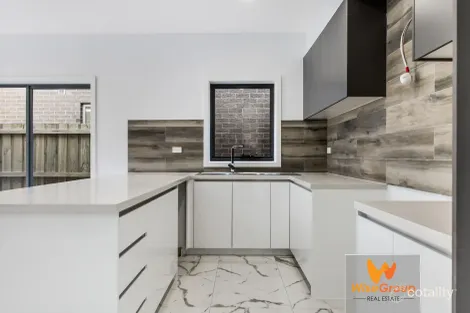 Property photo of 2 Reginald Close Pakenham VIC 3810