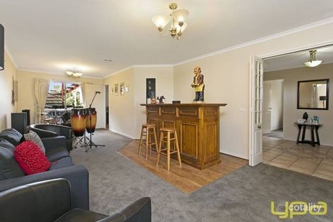 Property photo of 2 Windarra Court Sunbury VIC 3429